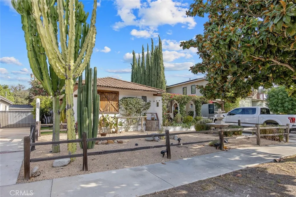 10441 Bloomfield, Toluca Lake, California 91602 home-pic-2